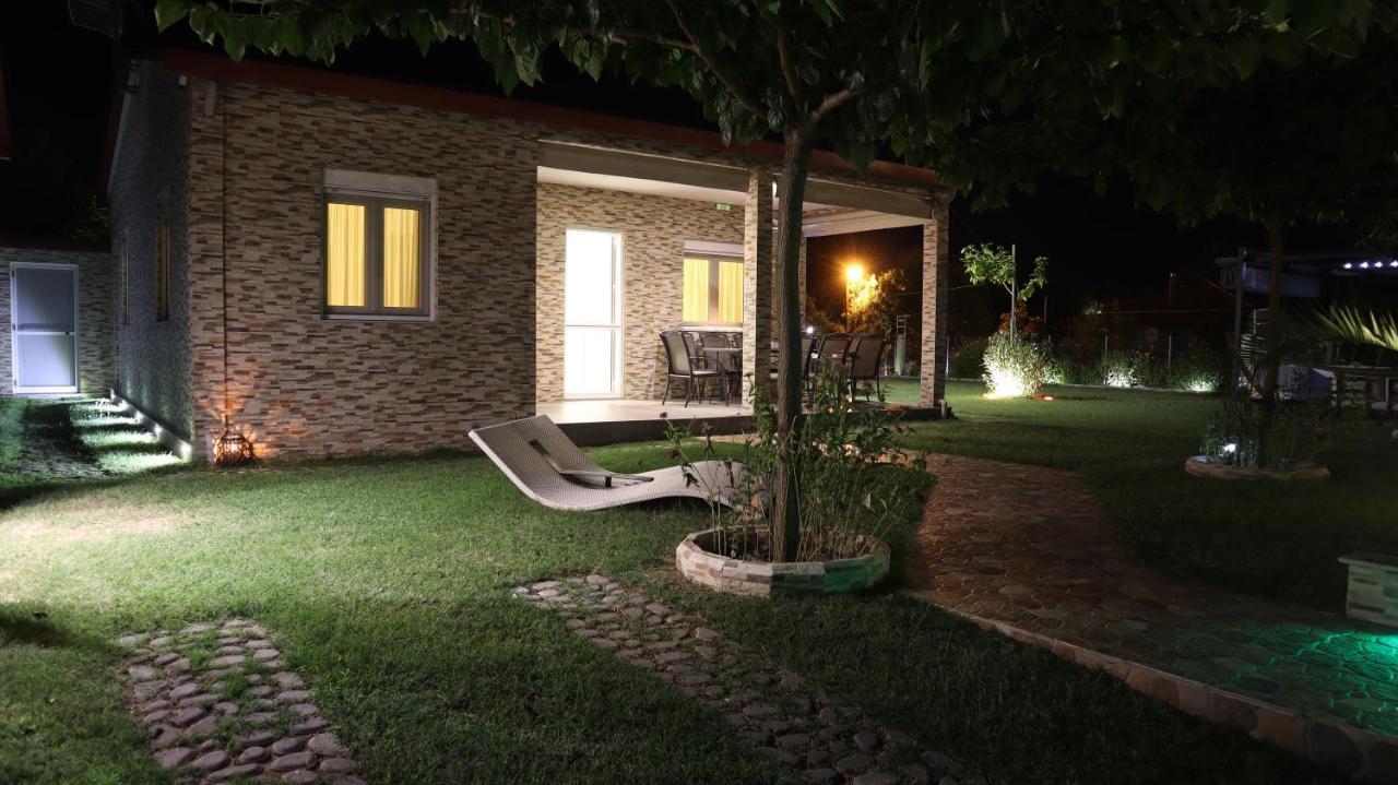 Costa Petra - Luxury Seaside Cottage With Garden - Vacation House For Families In Greece Néa Meságkala Buitenkant foto