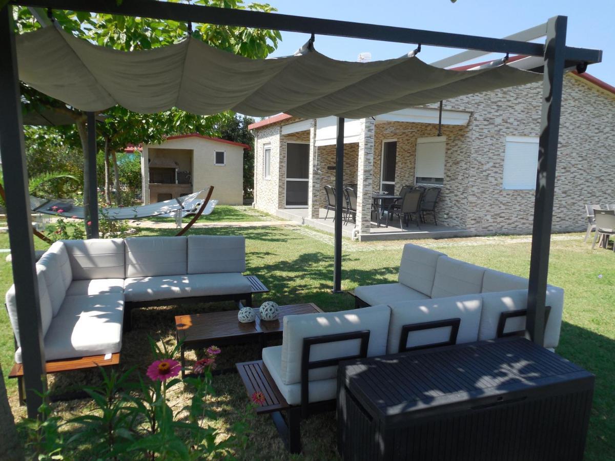 Costa Petra - Luxury Seaside Cottage With Garden - Vacation House For Families In Greece Néa Meságkala Buitenkant foto