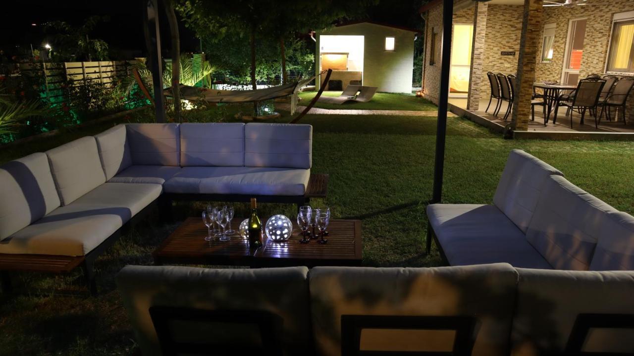 Costa Petra - Luxury Seaside Cottage With Garden - Vacation House For Families In Greece Néa Meságkala Buitenkant foto