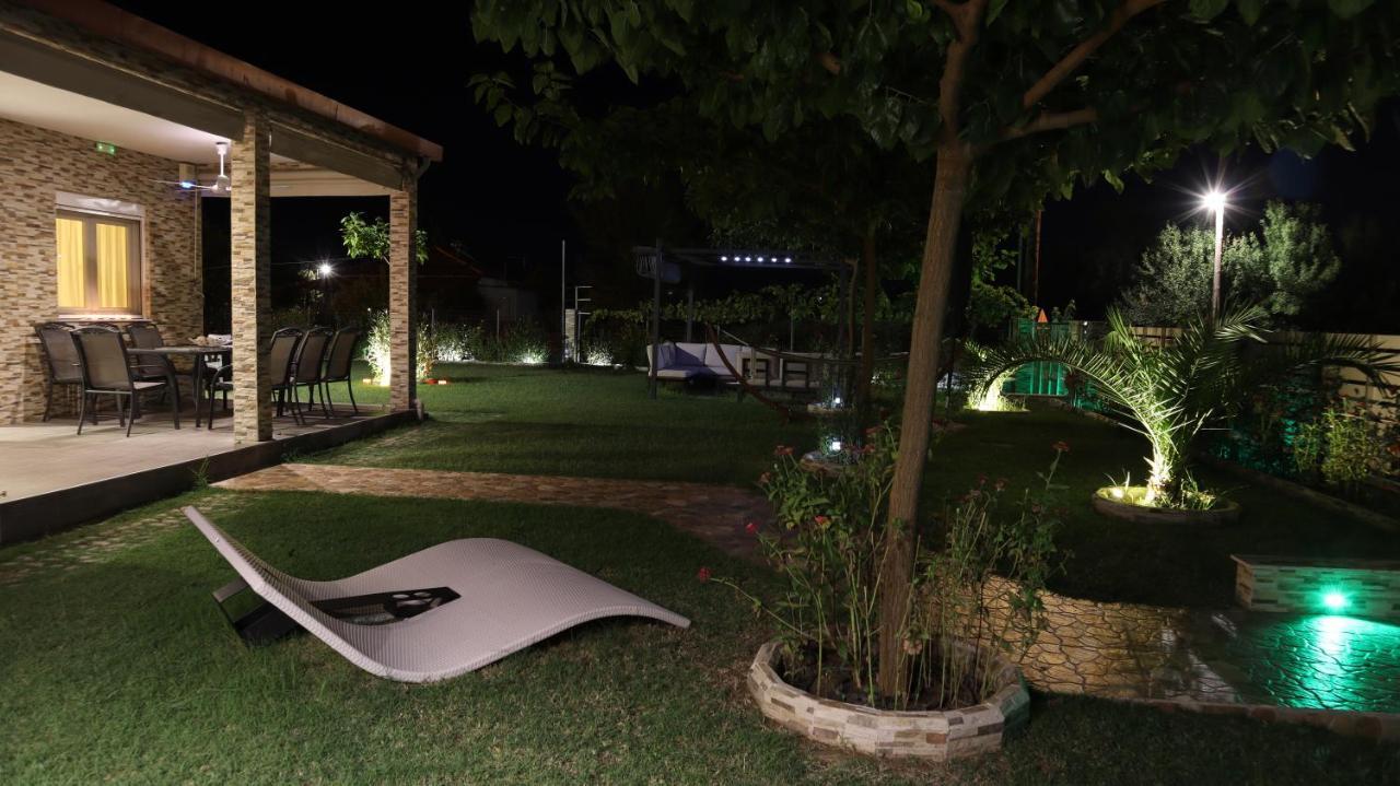Costa Petra - Luxury Seaside Cottage With Garden - Vacation House For Families In Greece Néa Meságkala Buitenkant foto