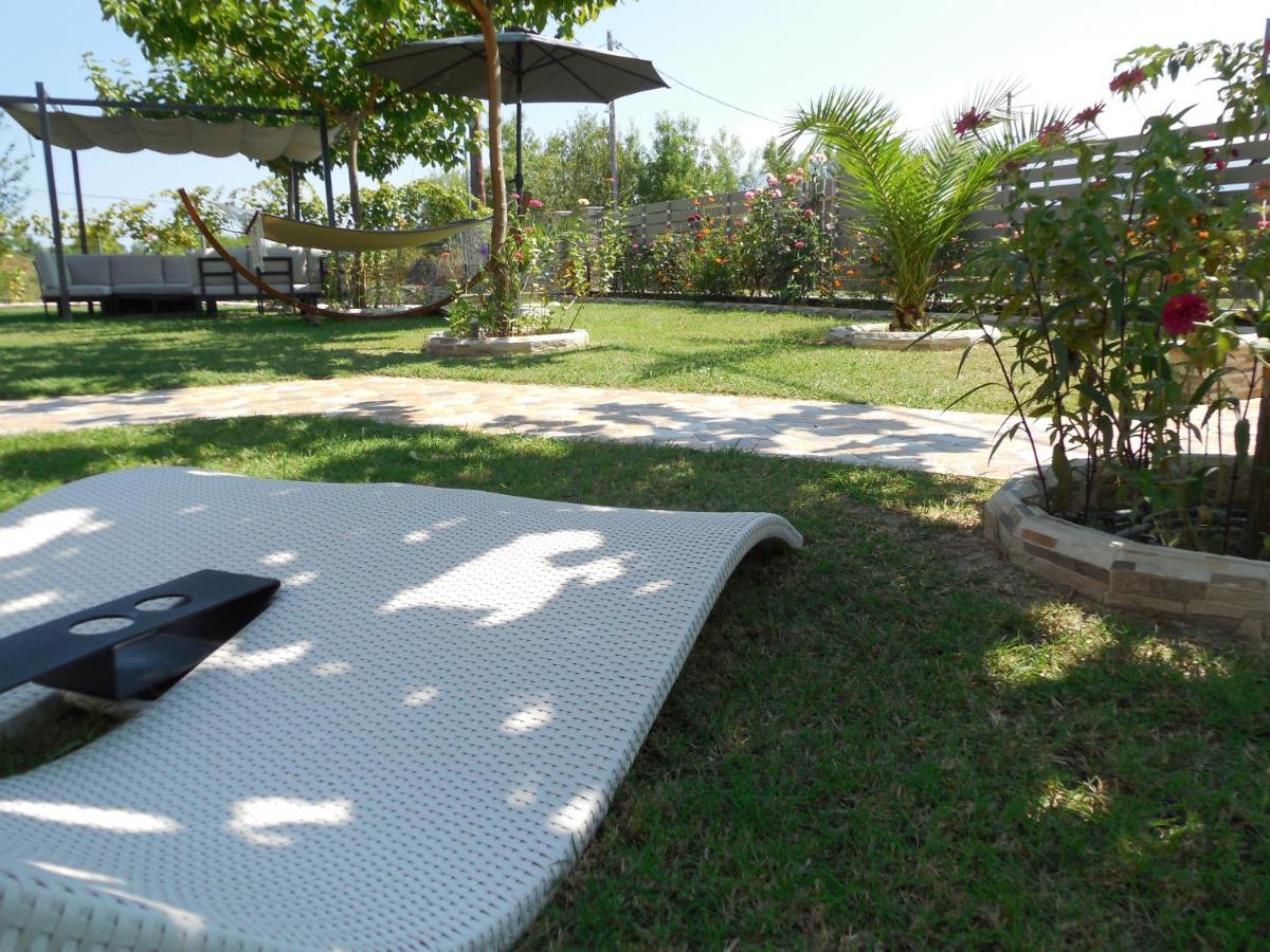 Costa Petra - Luxury Seaside Cottage With Garden - Vacation House For Families In Greece Néa Meságkala Buitenkant foto
